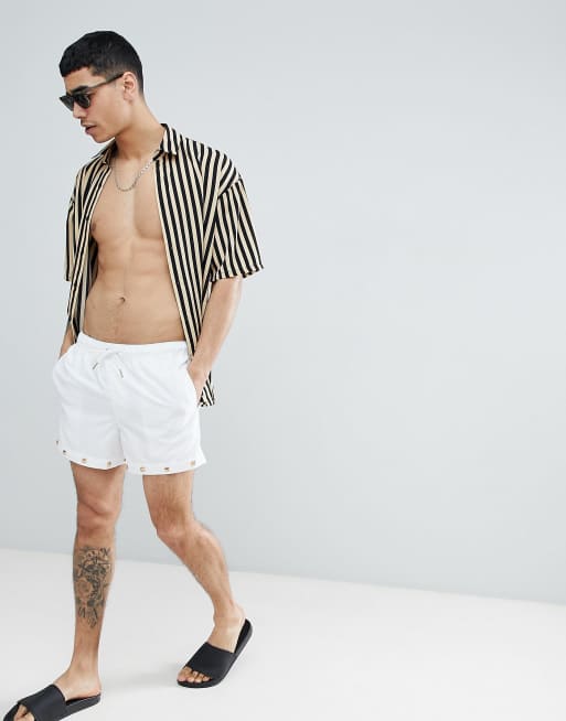 ASOS DESIGN - Short de bain court orné de clous dorés - Blanc, 4 de 4