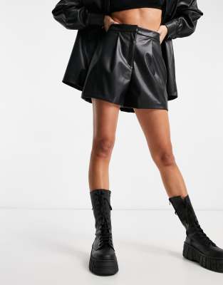 short femme cuir