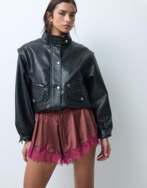 ASOS DESIGN short fluide en satin à taille à cordon avec bordure en dentelle bordeaux, 3 de 5