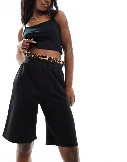 ASOS DESIGN - Short long avec taille à imprimé léopard - Noir