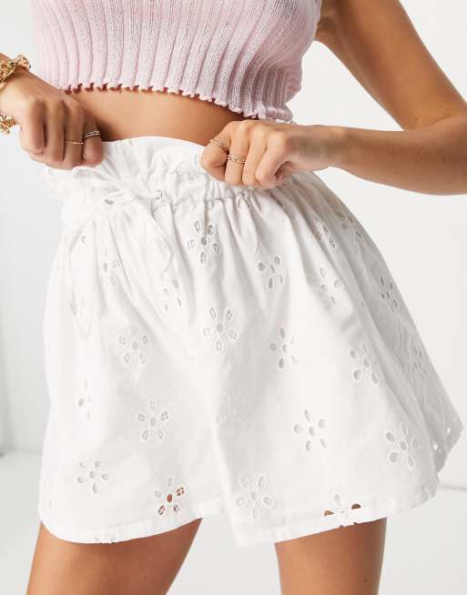 ASOS DESIGN - Short met broderie in wit