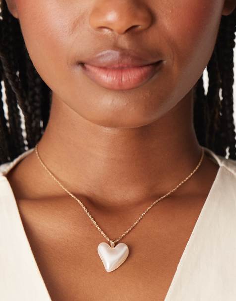 ASOS DESIGN short necklace with faux pearl heart in gold tone - view 1