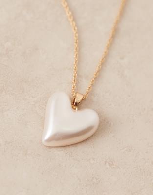 Asos Design Short Necklace With Faux Pearl Heart In Gold