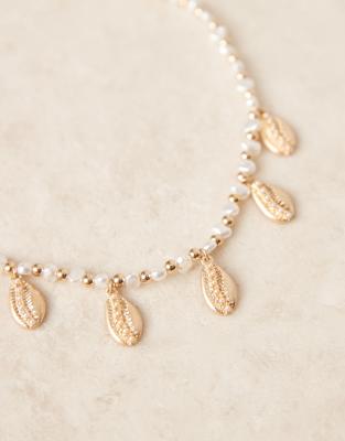 Asos Design Short Necklace With Faux Pearls And Gold-tone Shell Drops