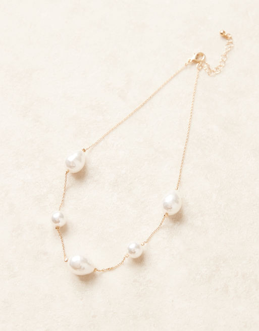 ASOS DESIGN short necklace with large sized faux pearl in gold tone, 2 of 3