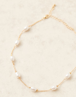 Asos Design Short Necklace With Mixed Sized Faux Pearl In Gold