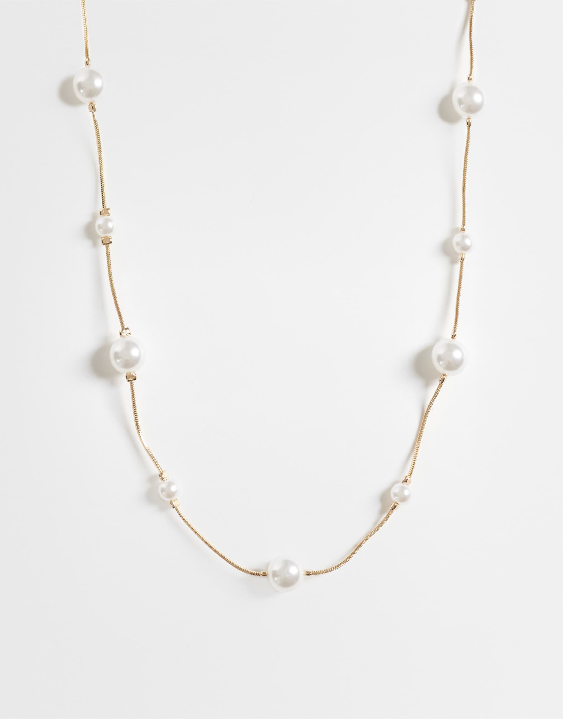 asos design short necklace with mixed sized faux pearl in gold tone