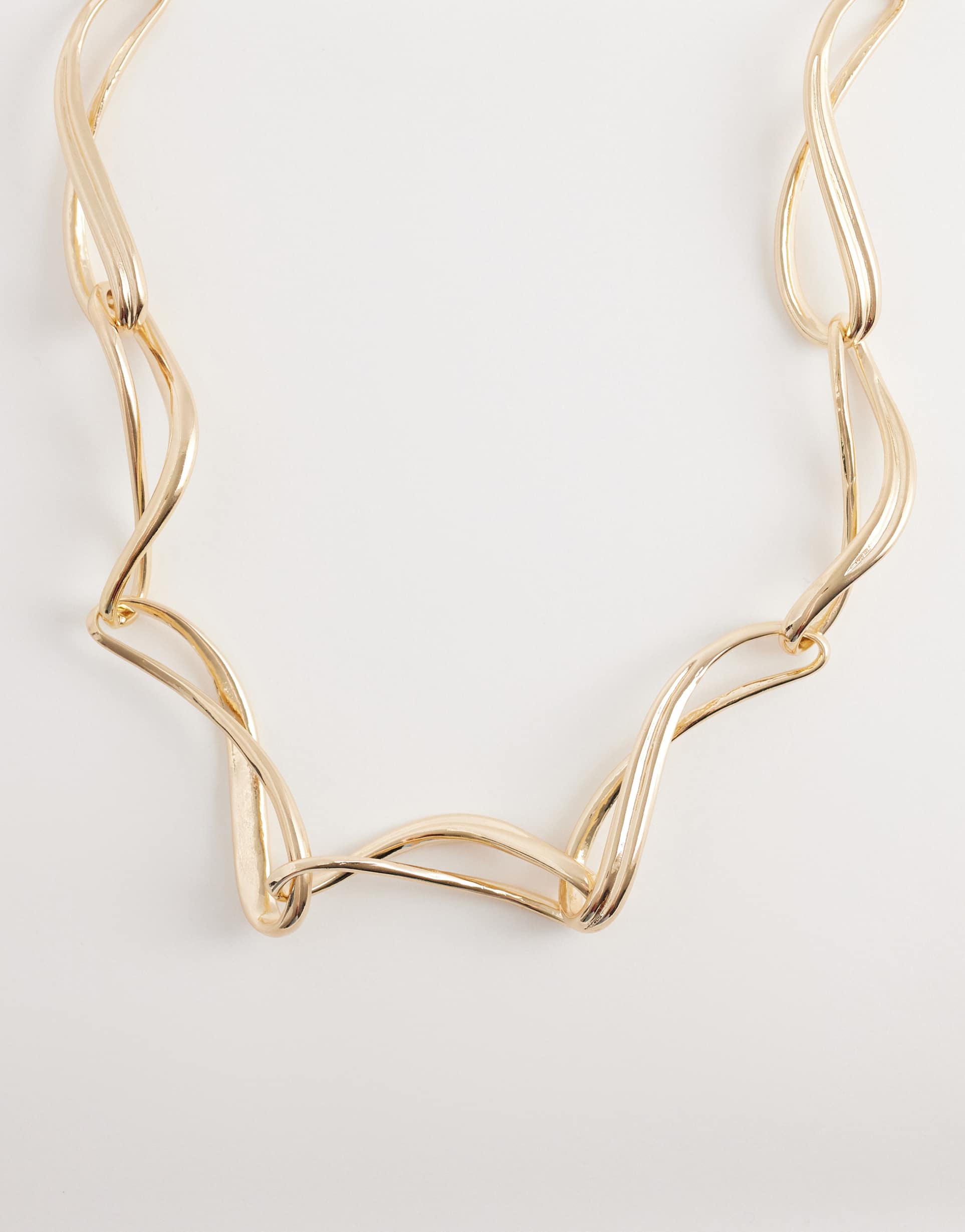 asos design short necklace with twisted chain loops in gold tone