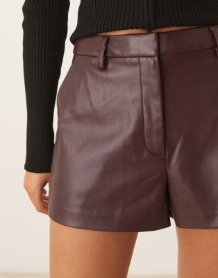 Asos Design Short Shorts In Burgundy