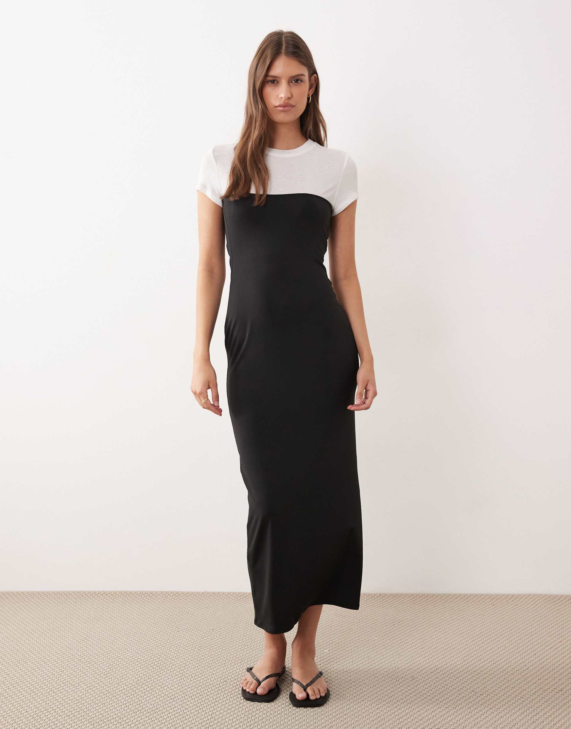 asos design short sleeve contrast maxi dress in black and buttermilk