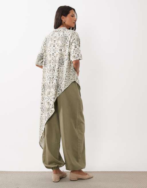 ASOS DESIGN short sleeve crew neck asymmetric ruffle hem top in paisley print, 4 of 4