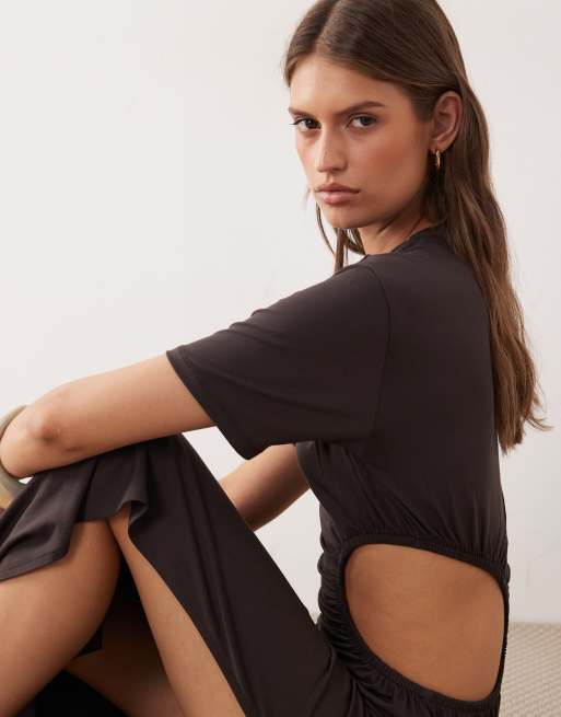 ASOS DESIGN short sleeve maxi dress with cut out detail in chocolate, 2 of 4