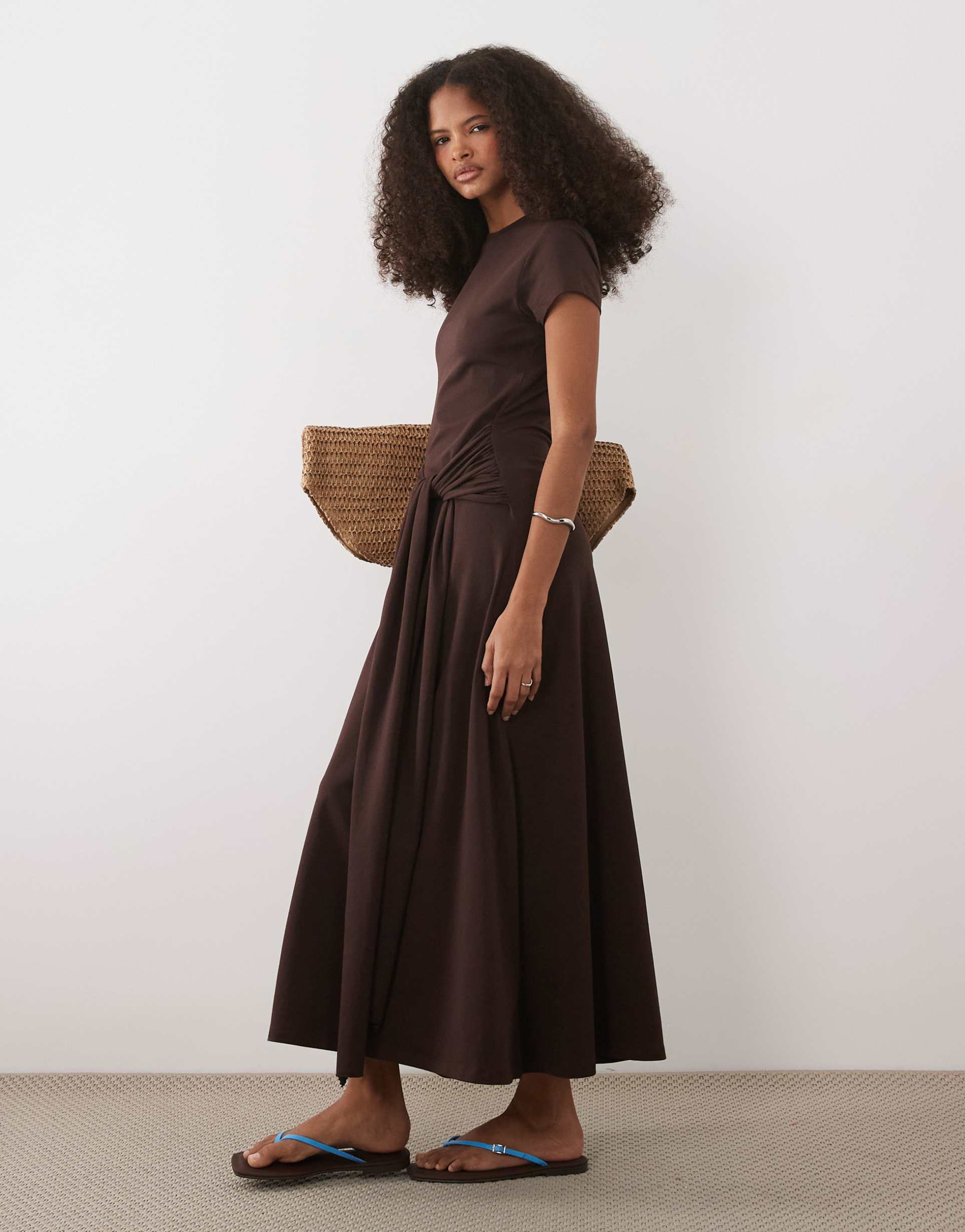 asos design short sleeve midaxi dress with tie waist in chocolate
