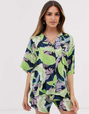 oversized hawaiian shirt outfit