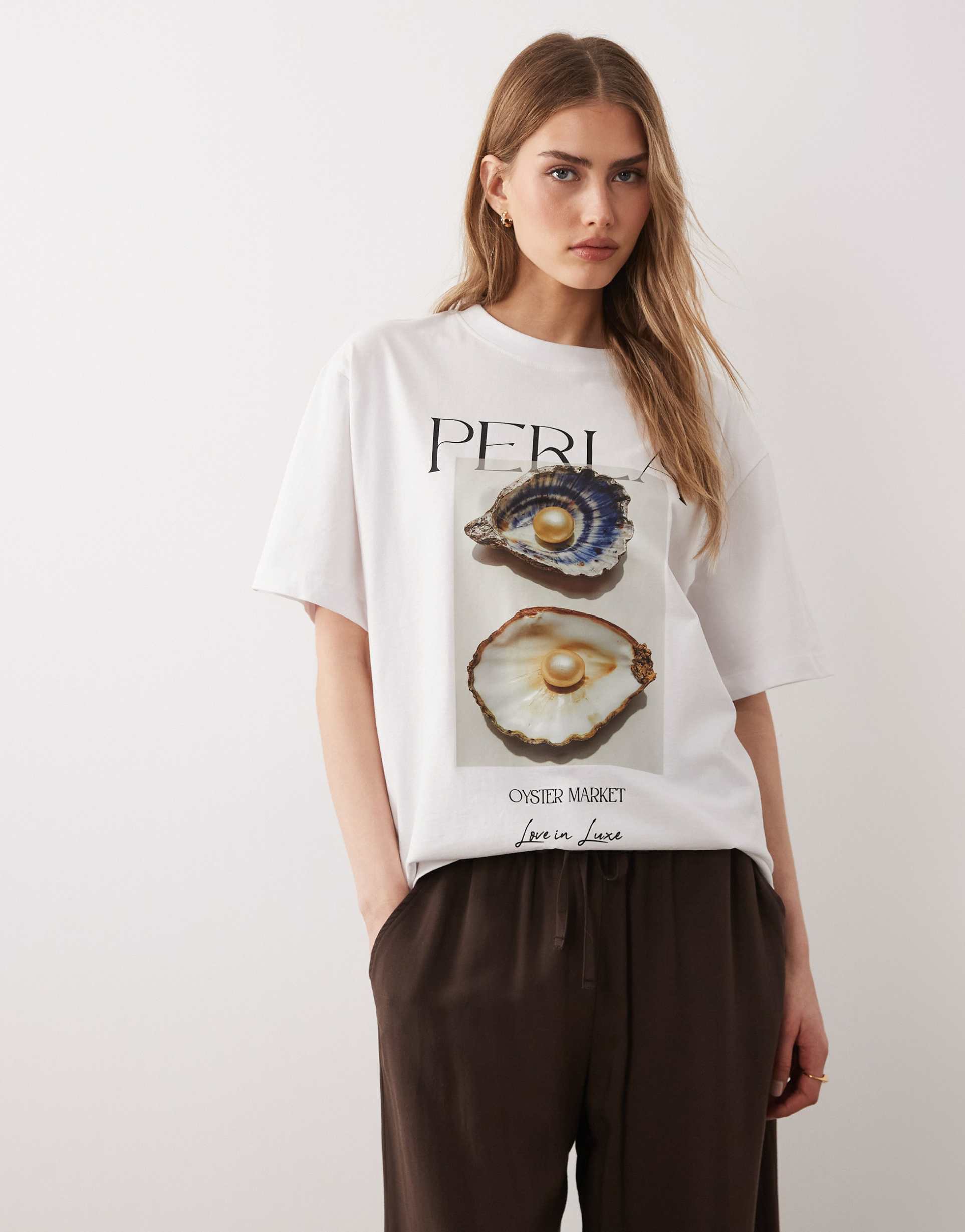 asos design short sleeve oversized top with oyster graphic in white