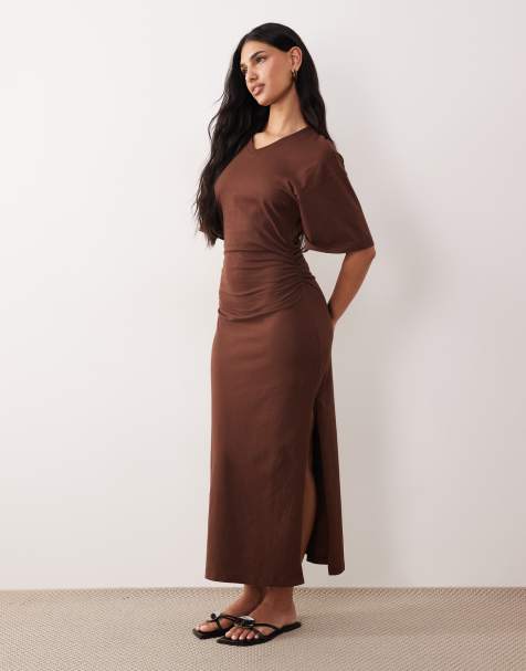 ASOS DESIGN short sleeve v neck midaxi ruched t shirt dress with split in brown