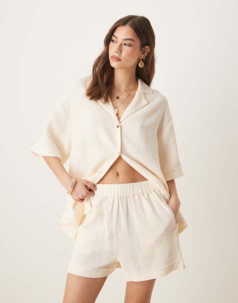 ASOS DESIGN - Short van kaasdoek met elastische taille en onafgewerkte rand in gebroken wit, deel van co-ord set - view 1