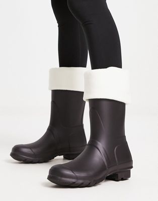 ASOS DESIGN short welly boot fleece socks in cream