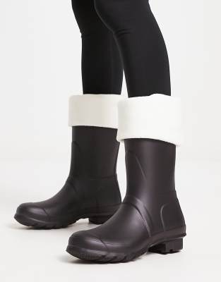 ASOS DESIGN short welly boot fleece socks in cream-White