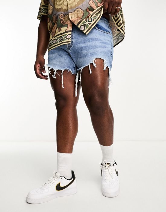 https://images.asos-media.com/products/asos-design-shorter-length-denim-shorts-in-light-wash-with-rip-detail-and-raw-hem/204310796-2?$n_550w$&wid=550&fit=constrain