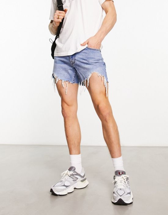 https://images.asos-media.com/products/asos-design-shorter-length-denim-shorts-in-light-wash-with-rip-detail-and-raw-hem/204310796-4?$n_550w$&wid=550&fit=constrain