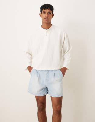 shorter length denim shorts with pleats in bleach wash-Blue