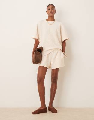 ASOS DESIGN - Shorts aus floralem Jacquard in Cremeweiß, Kombiteil