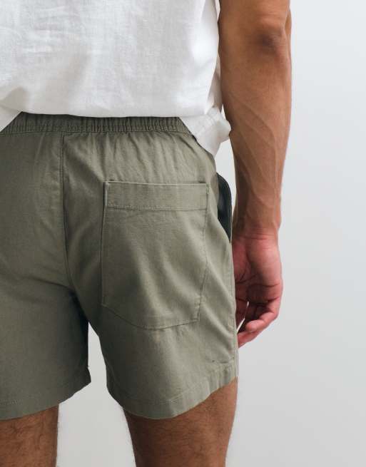 ASOS DESIGN – Shorts aus Leinenmix in Khaki mit schmalem, kürzerem Schnitt, 5 von 5