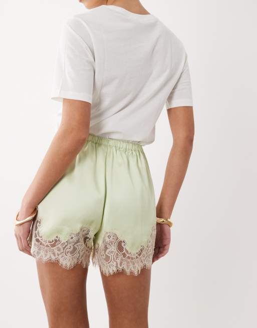 ASOS DESIGN – Shorts aus Satin in Matcha-Grün mit Kordelzugbund und Spitzenborte, 4 von 5