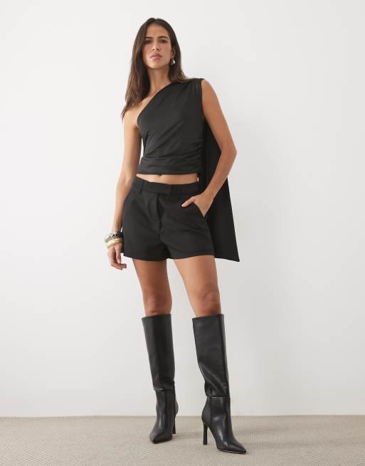ASOS DESIGN shorts de sastre estilo smoking muy cortos en negro, 2 de 5