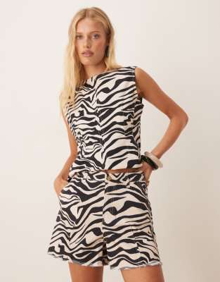 ASOS DESIGN - Shorts in A-Linie mit Zebraprint, Kombiteil-Bunt