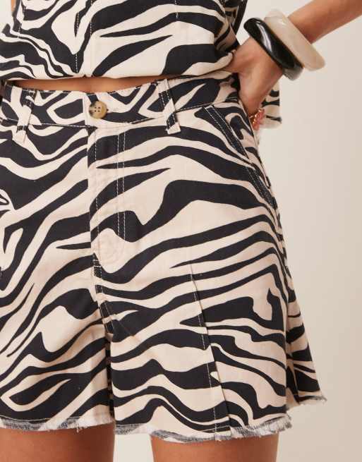 ASOS DESIGN – Shorts in A-Linie mit Zebraprint, Kombiteil, 3 von 5