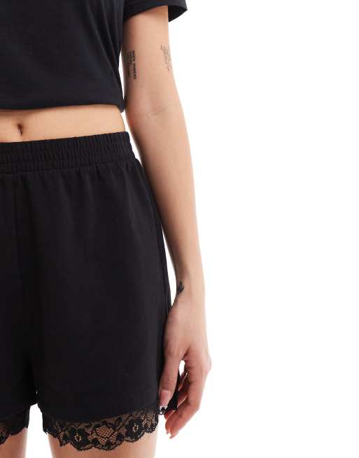 ASOS DESIGN Shorts in Schwarz mit Spitzenborte