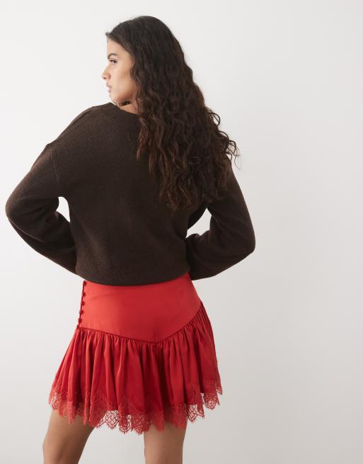 ASOS DESIGN shorts med blondedetaljer og flagrende snit i rød, 5 af 5