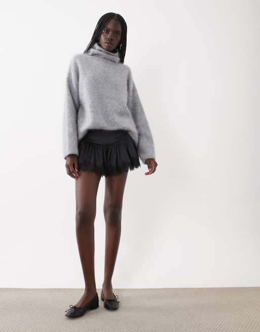 ASOS DESIGN shorts med spetsdetalj och volym i svart, 3 av 5