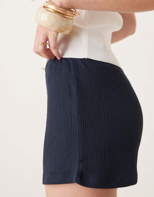 ASOS DESIGN - Shorts van kreukelstof in marineblauw, 2 van 5
