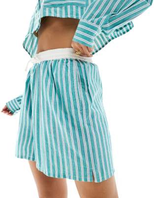 STRIPE SHORT WITH CONTRAST HEM
