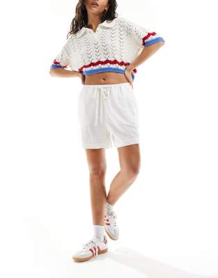 Thumbnail - ASOS DESIGN - Shorts zum Reinschlüpfen in Weiß mit Leinenanteil