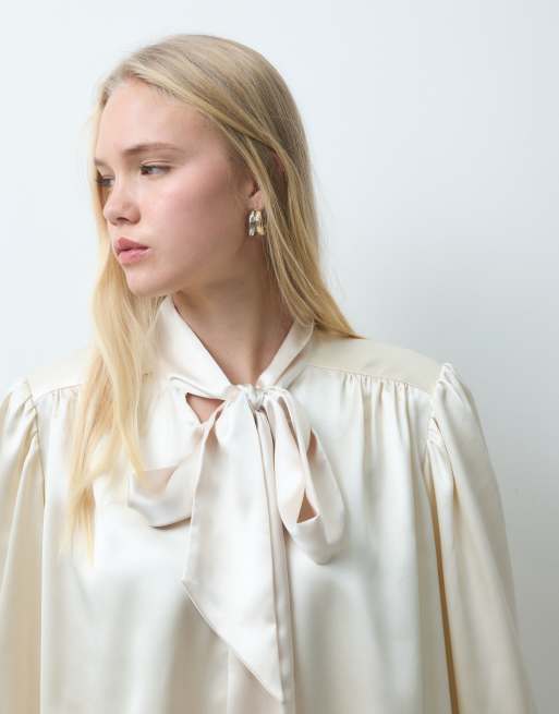 ASOS DESIGN shoulder pad satin blouse in oyster, 3 of 4