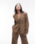 [ASOS DESIGN] ASOS DESIGN shoulder pad tailored shirt in camel pinstripe-Blue 14 Camel Pinstripe