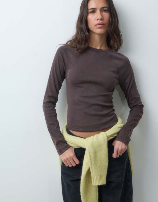 ASOS DESIGN shrunken raglan long sleeve baby tee in washed chocolate, 2 of 4