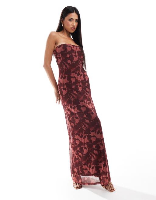 ASOS DESIGN – Siateczkowa sukienka maxi z dekoltem bandeau w kwiatowy wzór w kolorze wina