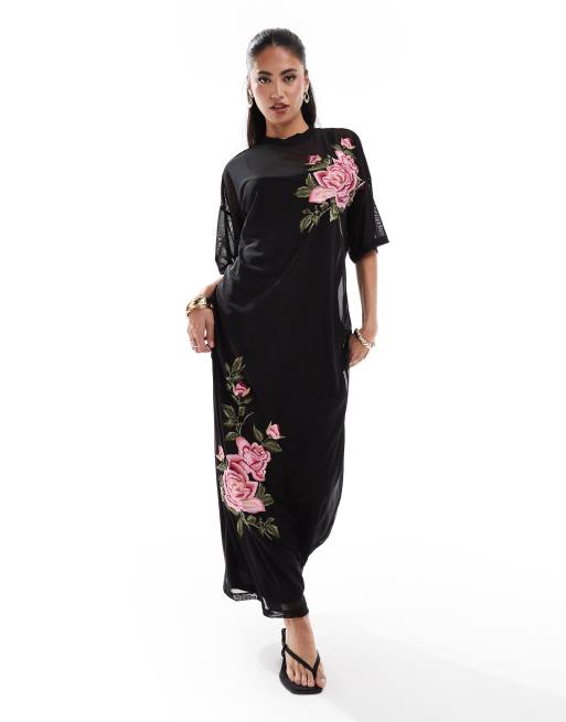 ASOS DESIGN – Siateczkowa sukienka t-shirtowa midaxi oversize z haftowanym wzorem w róże
