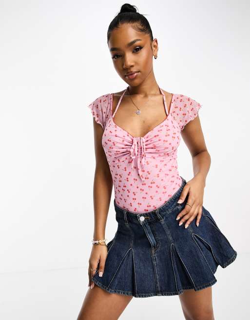 ASOS DESIGN – Siateczkowe body typu milkmaid z krótkim rękawem w liliowy kwiatowy wzór w stylu lat 90.