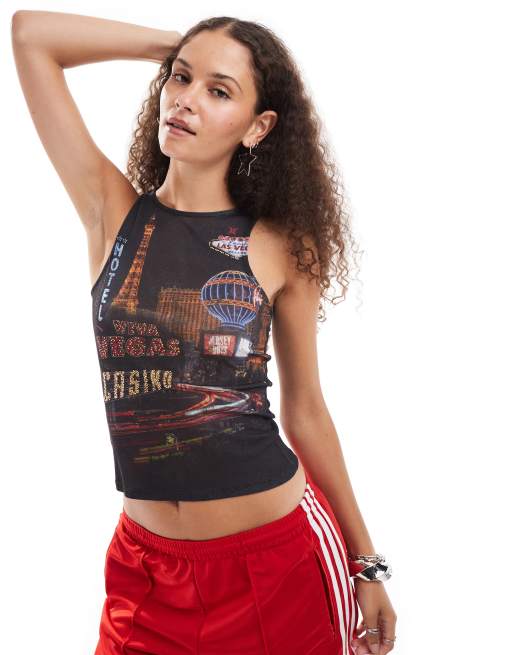 ASOS DESIGN – Siateczkowy top bez rękawów z grafiką Las Vegas i dżetami