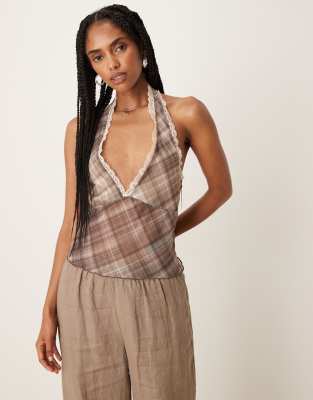 ASOS DESIGN – Siateczkowy top w brązową kratkę z głębokim dekoltem typu halter i koronkowym wykończeniem