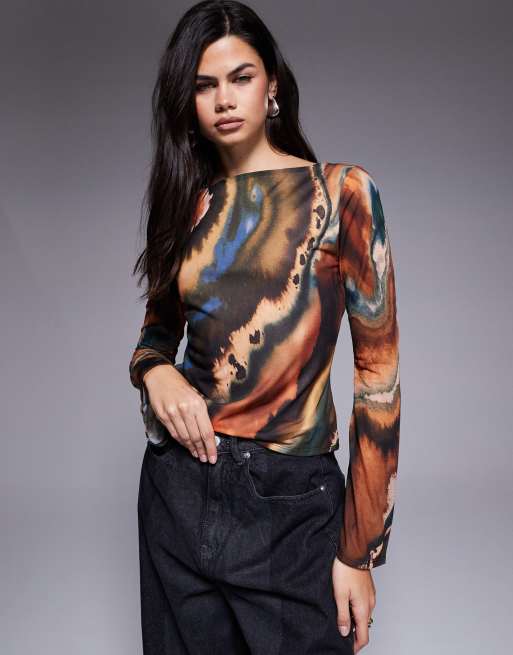 ASOS DESIGN – Siateczkowy top z dekoltem w łódkę i rozkloszowanymi rękawami w marmurkowy wzór