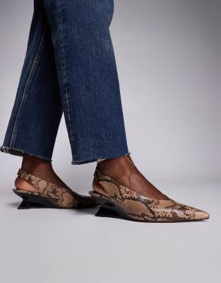 ASOS DESIGN - Sierra - Chaussures à talon compensé et bout pointu avec bride arrière et imprimé peau de serpent - Fauve-Multicolore