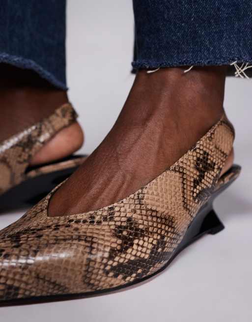 ASOS DESIGN - Sierra - Lysebrune sko med slangemønster og spids tå samt hælrem og kilehæl, 2 af 4
