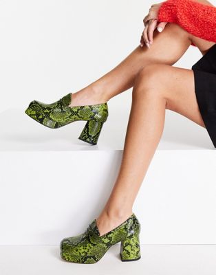 ASOS DESIGN – Signature – Loafer mit Plateausohle und Schlangenmuster in Grün